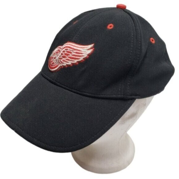 American Needle Detroit Red Wings NHL Fitted Cap Small Medium Black Red - Picture 2 of 15